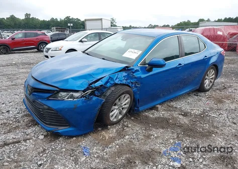 2019 Toyota Camry Le z USA, uszkodzony, nr VIN 4T1B11HK0KU169637